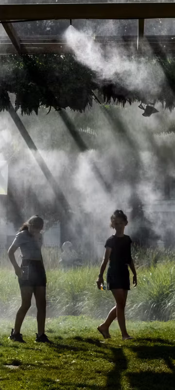 Eglises, halls climatisés, catacombes… Comment organiser des « refuges climatiques » en ville face à la canicule